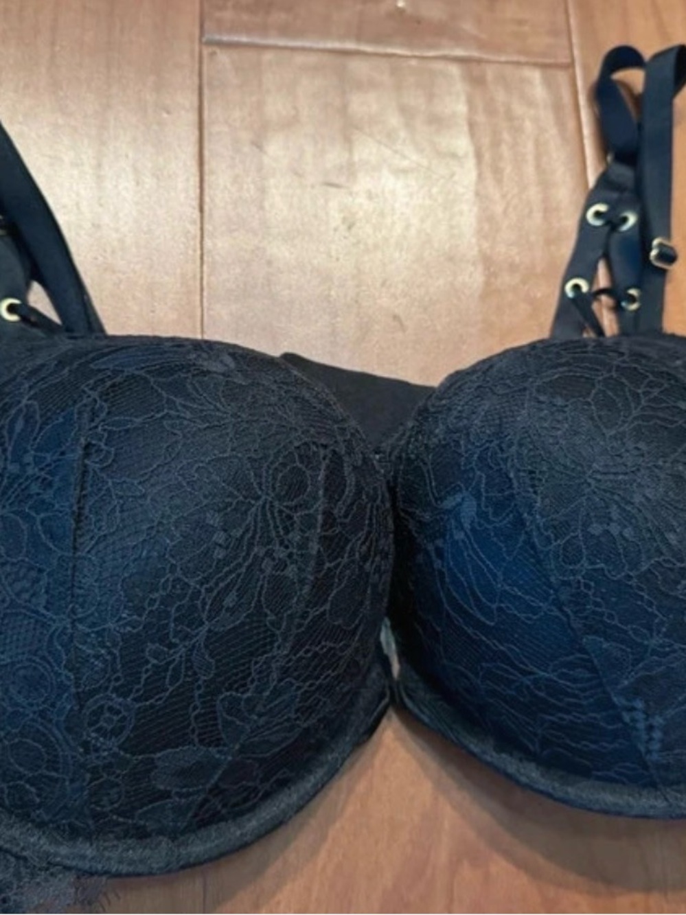 “Brand New” Victoria's Secret Black Lace Push-Up Bra with Eyelet Strap Detail